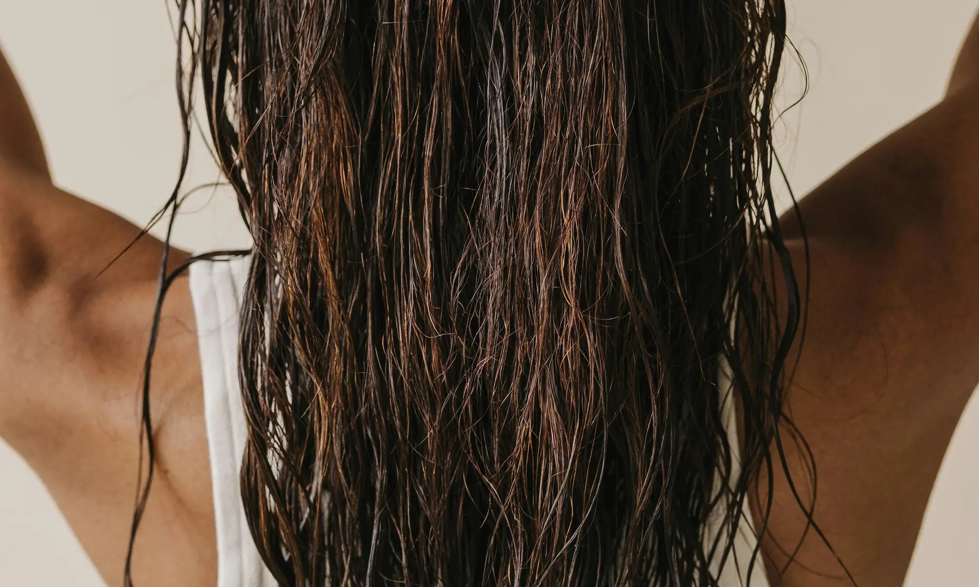 why does my scalp itch a day after washing