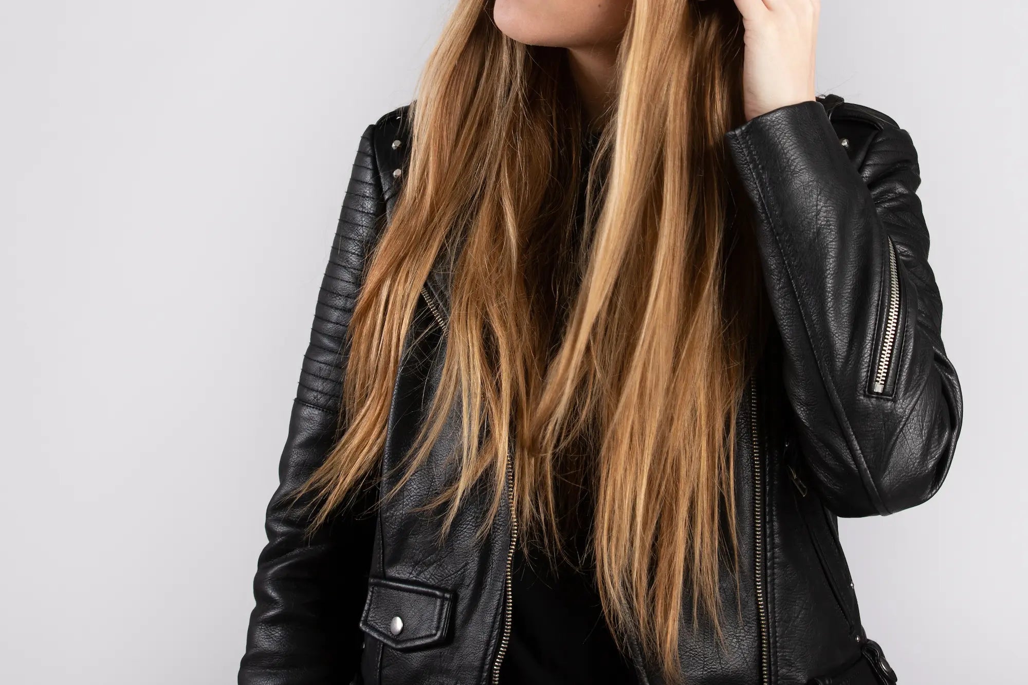 woman wearing hair extensions